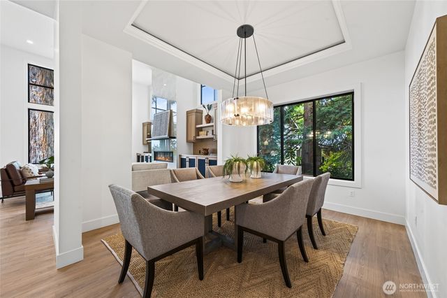 719 95th Avenue NE, Bellevue, WA 98004