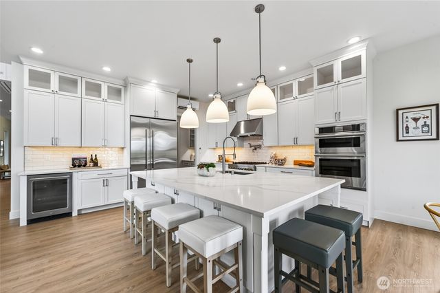 719 95th Avenue NE, Bellevue, WA 98004