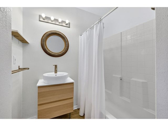 134 S 3RD St, St Helens, OR 97051