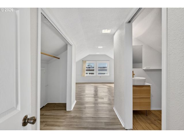 134 S 3RD St, St Helens, OR 97051