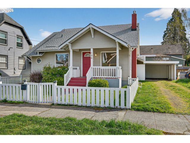 134 S 3RD St, St Helens, OR 97051