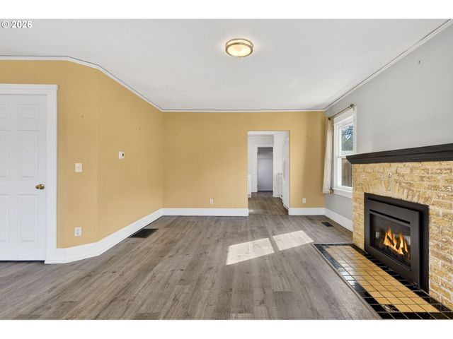 134 S 3RD St, St Helens, OR 97051