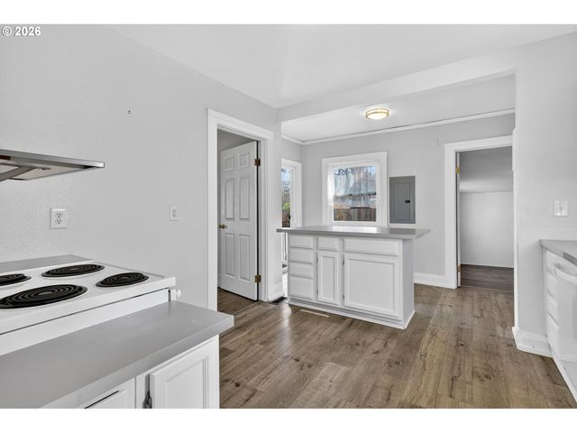 134 S 3RD St, St Helens, OR 97051