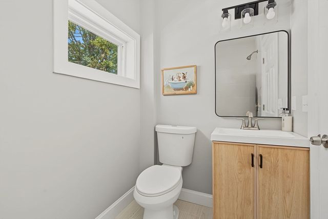 85 Middle St, Fairhaven, MA 02719