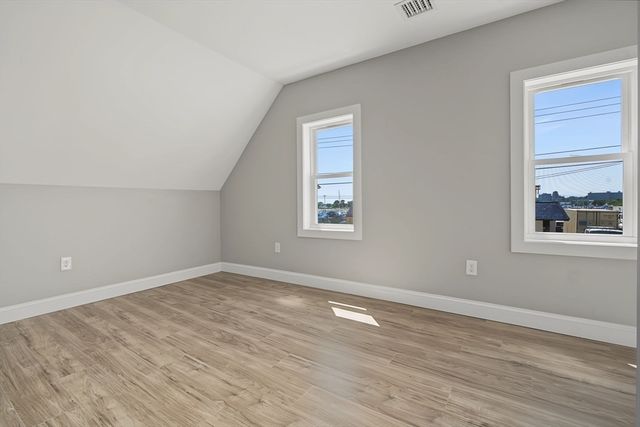 85 Middle St, Fairhaven, MA 02719