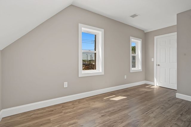 85 Middle St, Fairhaven, MA 02719