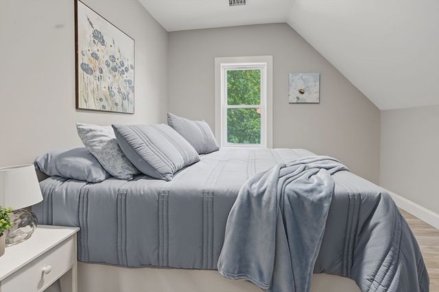 85 Middle St, Fairhaven, MA 02719