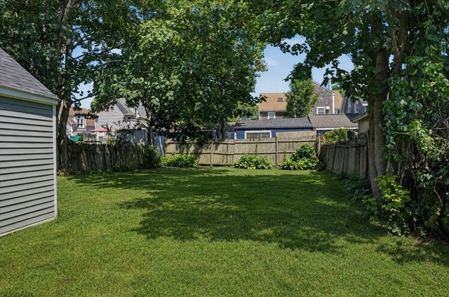 85 Middle St, Fairhaven, MA 02719