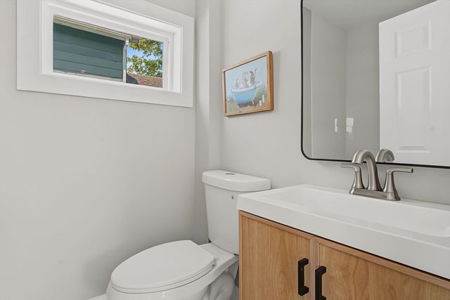 85 Middle St, Fairhaven, MA 02719