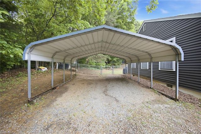 135 Pasadena Drive, Winston-salem, NC 27127