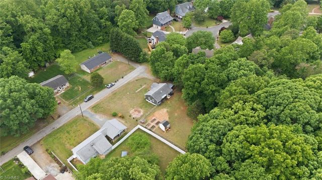 135 Pasadena Drive, Winston-salem, NC 27127