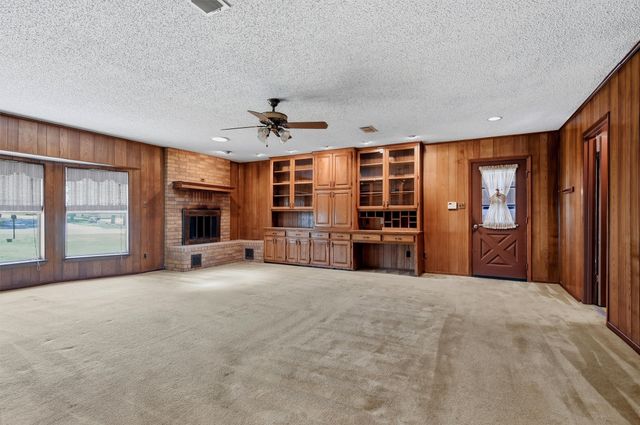 100 Mohican Trail, Lake Kiowa, TX 76240