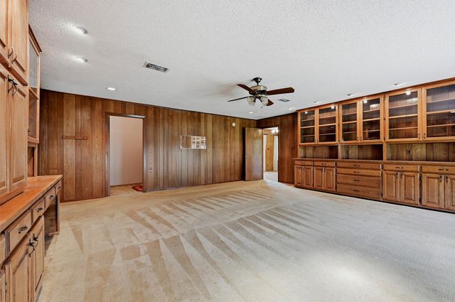 100 Mohican Trail, Lake Kiowa, TX 76240