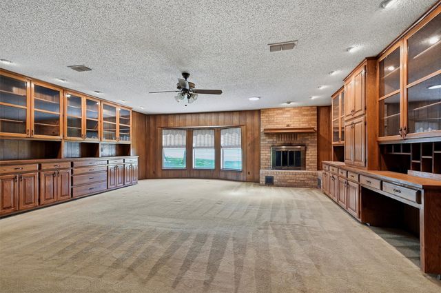 100 Mohican Trail, Lake Kiowa, TX 76240