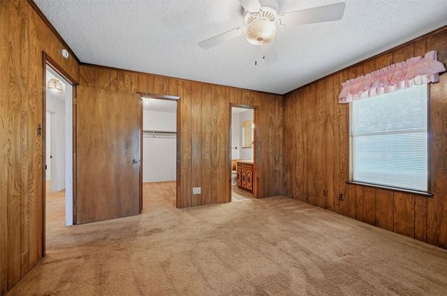 100 Mohican Trail, Lake Kiowa, TX 76240