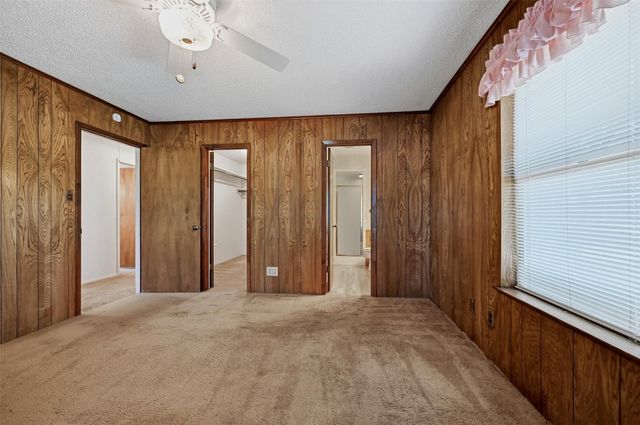 100 Mohican Trail, Lake Kiowa, TX 76240
