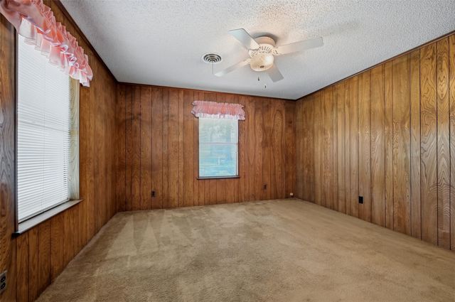 100 Mohican Trail, Lake Kiowa, TX 76240