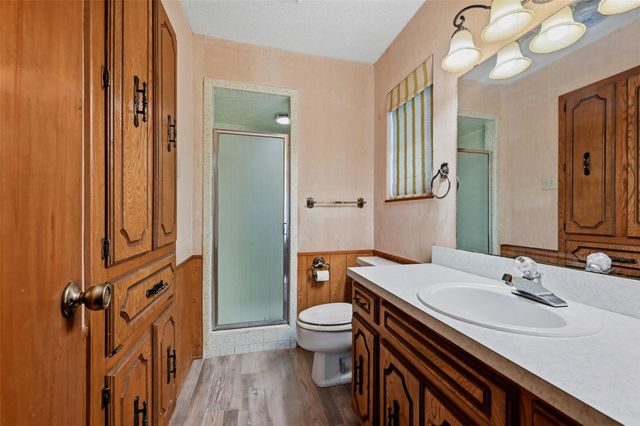 100 Mohican Trail, Lake Kiowa, TX 76240