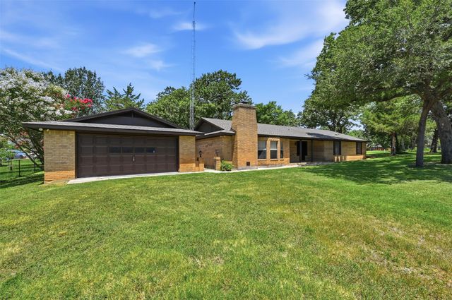 100 Mohican Trail, Lake Kiowa, TX 76240