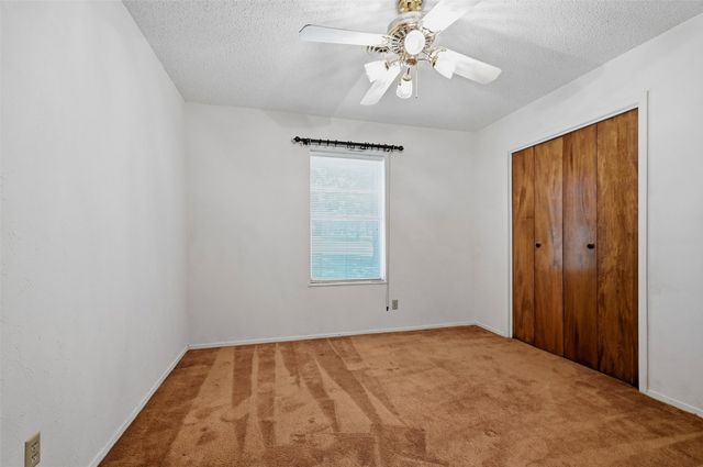 100 Mohican Trail, Lake Kiowa, TX 76240