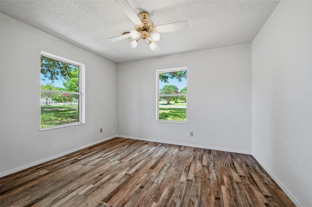 100 Mohican Trail, Lake Kiowa, TX 76240