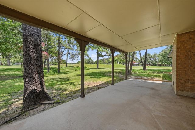 100 Mohican Trail, Lake Kiowa, TX 76240