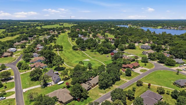 100 Mohican Trail, Lake Kiowa, TX 76240