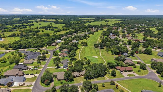 100 Mohican Trail, Lake Kiowa, TX 76240