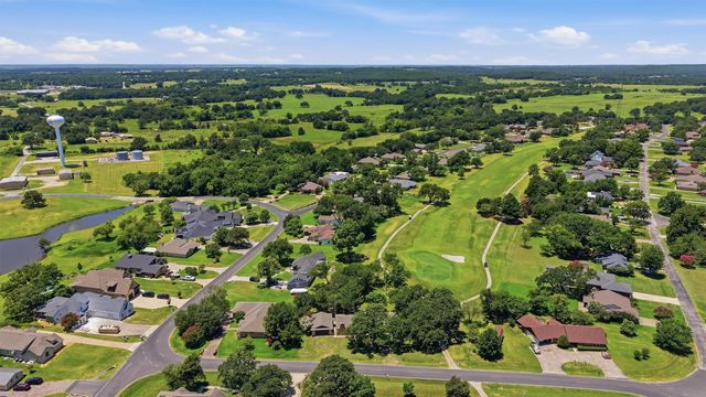 100 Mohican Trail, Lake Kiowa, TX 76240