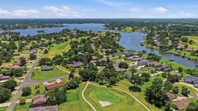 100 Mohican Trail, Lake Kiowa, TX 76240