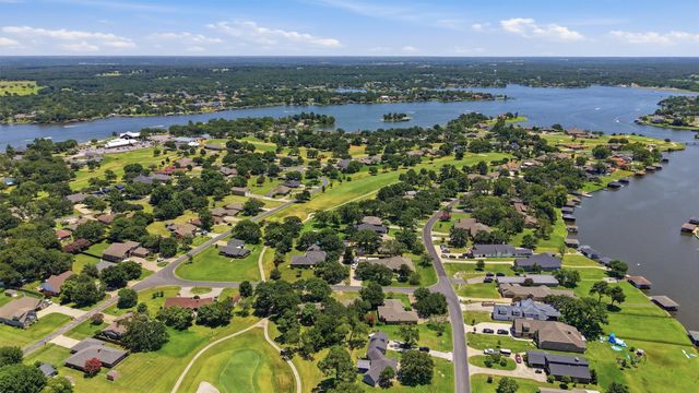 100 Mohican Trail, Lake Kiowa, TX 76240