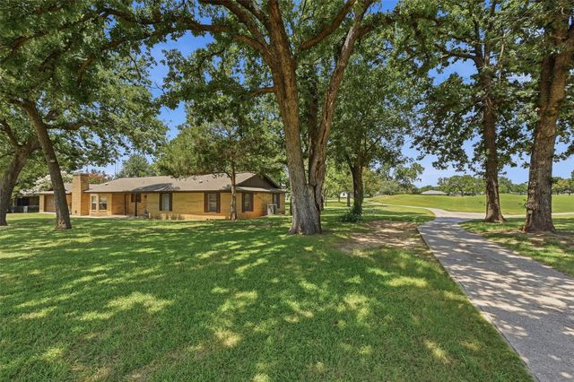 100 Mohican Trail, Lake Kiowa, TX 76240