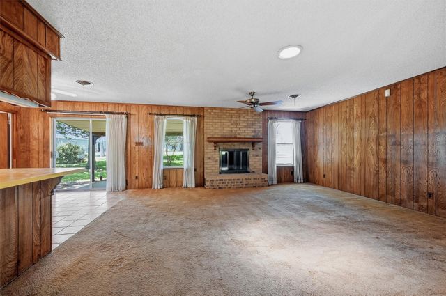 100 Mohican Trail, Lake Kiowa, TX 76240