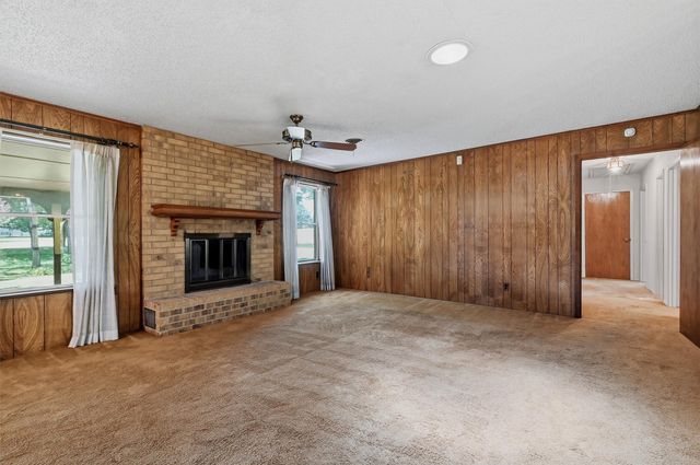 100 Mohican Trail, Lake Kiowa, TX 76240