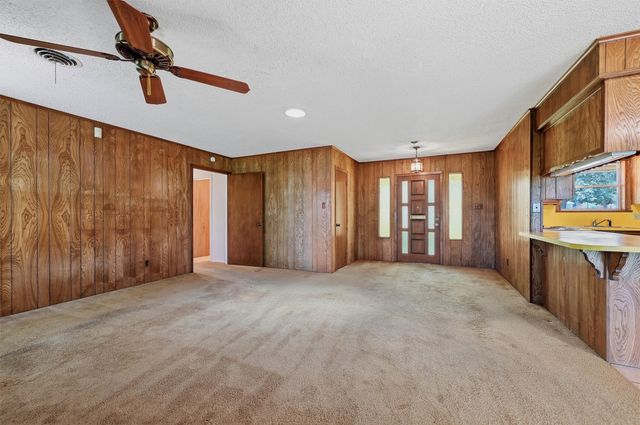 100 Mohican Trail, Lake Kiowa, TX 76240