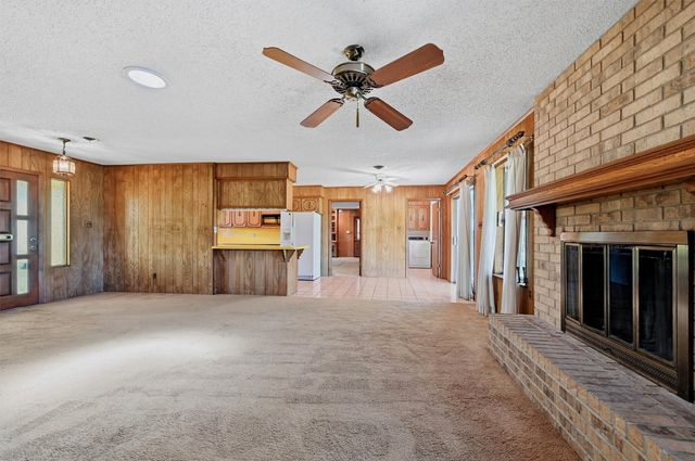 100 Mohican Trail, Lake Kiowa, TX 76240
