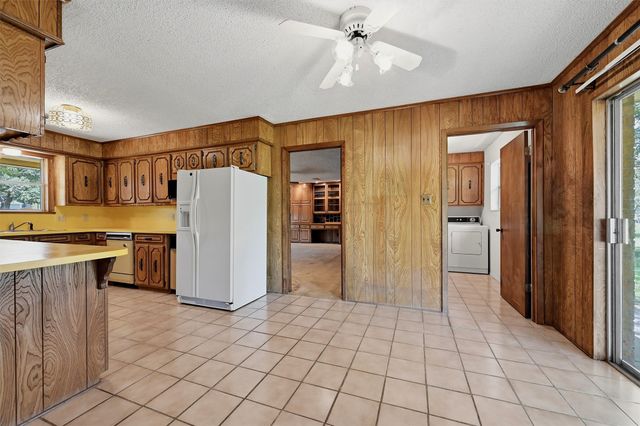 100 Mohican Trail, Lake Kiowa, TX 76240