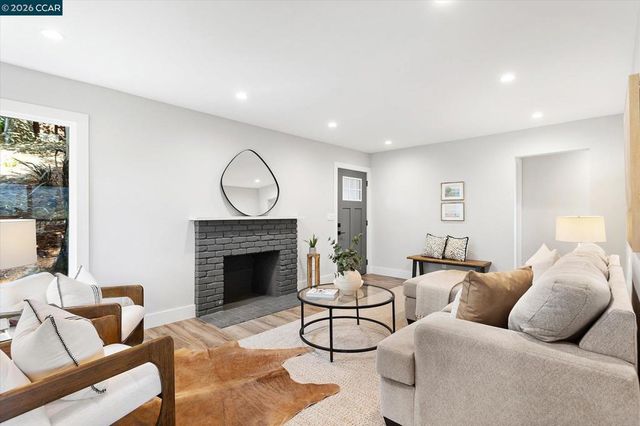 5924 Balboa Dr, Oakland, CA 94611