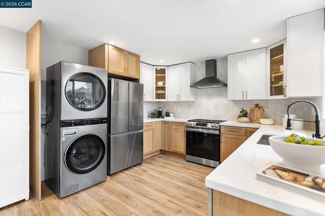 5924 Balboa Dr, Oakland, CA 94611