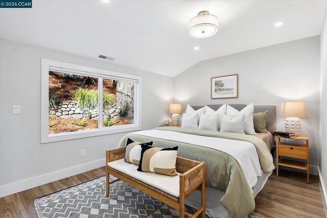 5924 Balboa Dr, Oakland, CA 94611