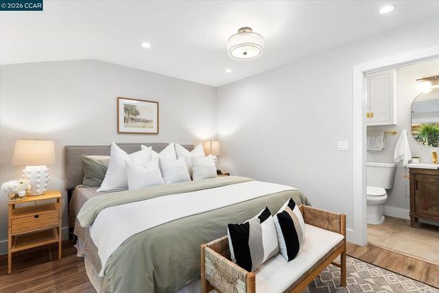 5924 Balboa Dr, Oakland, CA 94611