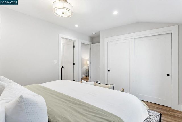 5924 Balboa Dr, Oakland, CA 94611