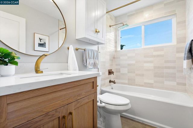 5924 Balboa Dr, Oakland, CA 94611