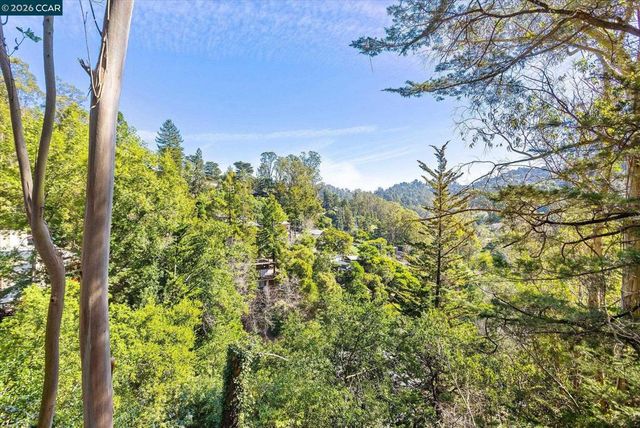 5924 Balboa Dr, Oakland, CA 94611