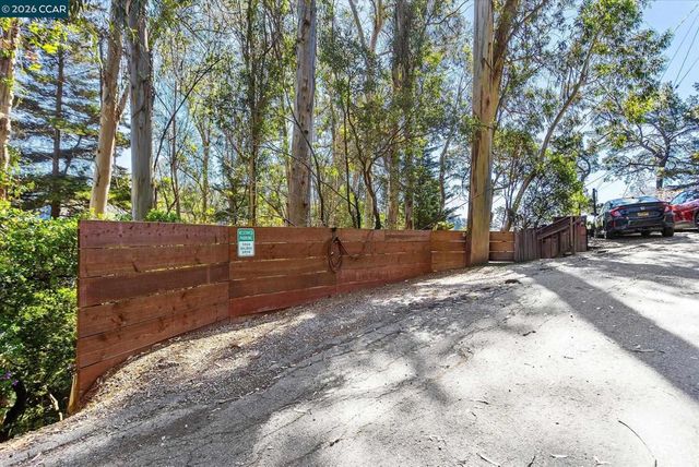 5924 Balboa Dr, Oakland, CA 94611