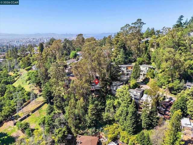 5924 Balboa Dr, Oakland, CA 94611