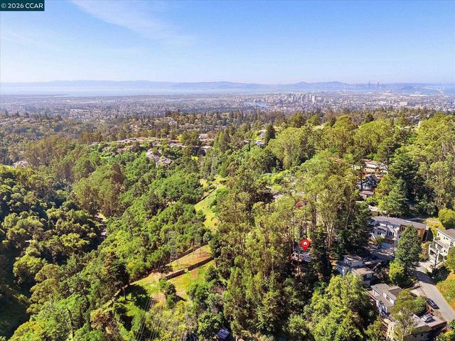 5924 Balboa Dr, Oakland, CA 94611