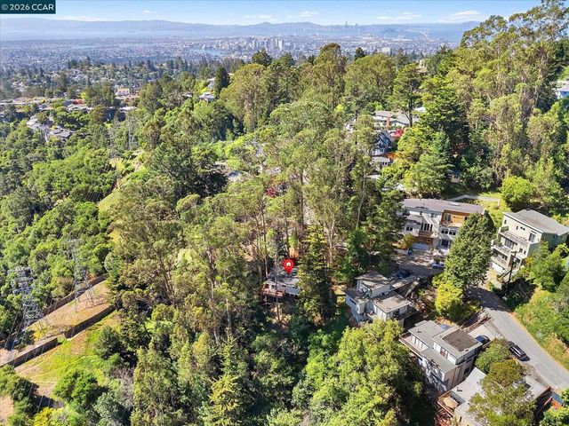5924 Balboa Dr, Oakland, CA 94611