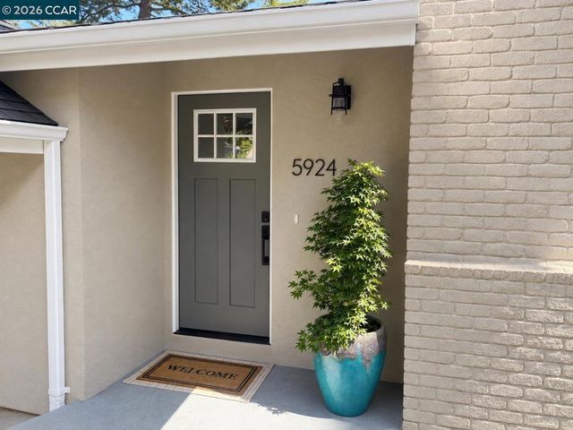 5924 Balboa Dr, Oakland, CA 94611