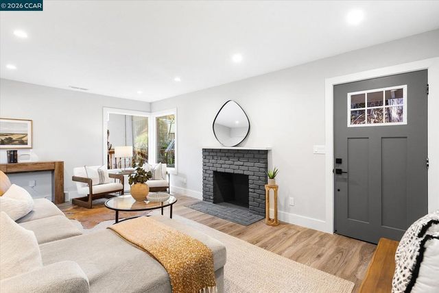 5924 Balboa Dr, Oakland, CA 94611